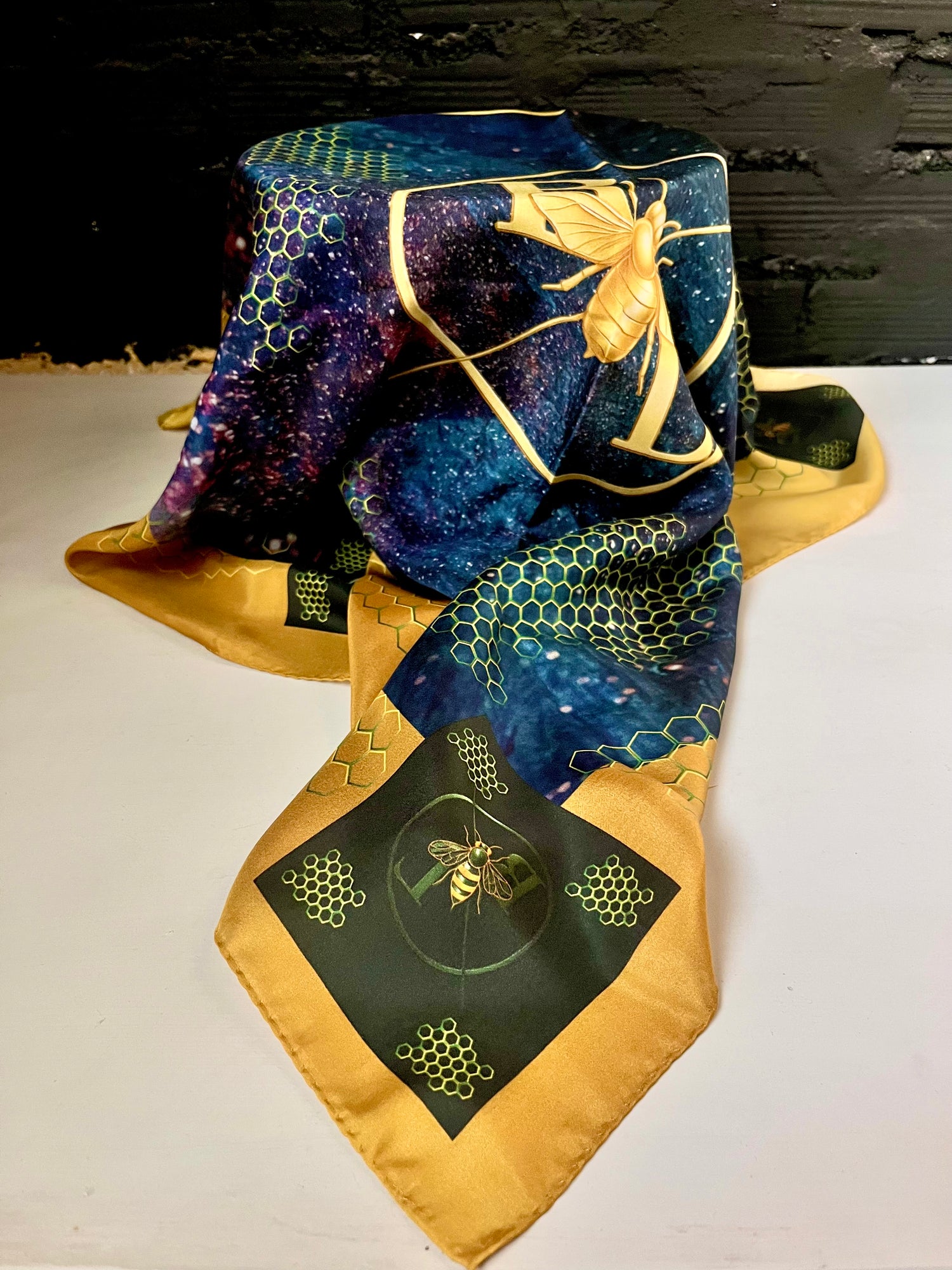 Scarf Golden Bee Logo